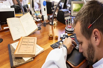 卡地亚表自动上弦坏了